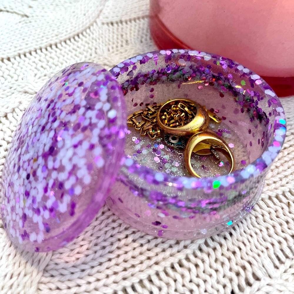 Glitter Trinket box , full of pink & white sparkly glitter . Handmade 💗Pretty
